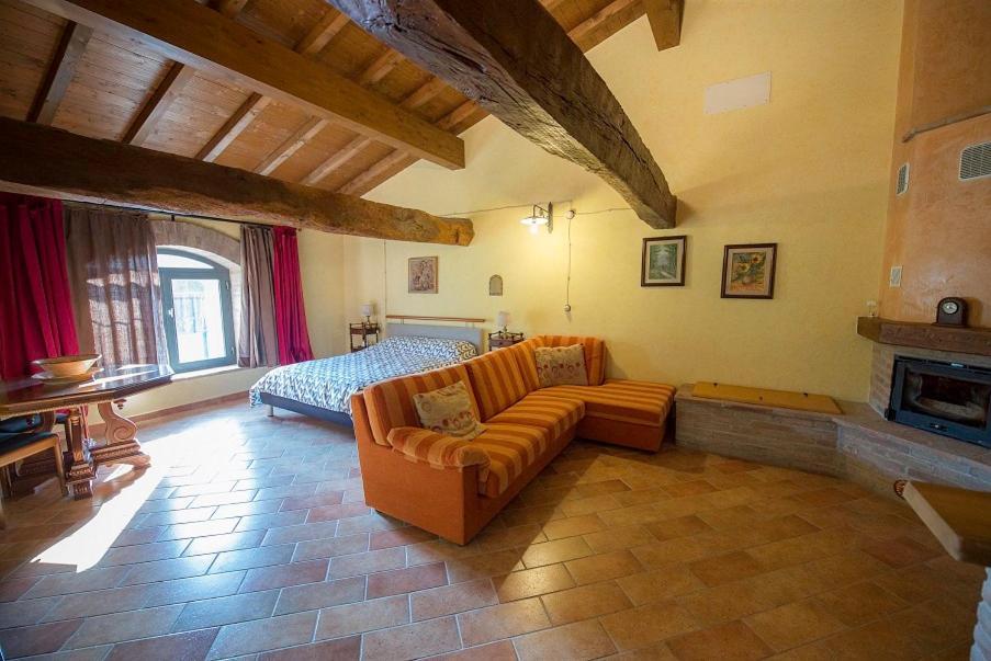 Fattoria Branciana Bed and Breakfast Rossena Exteriör bild